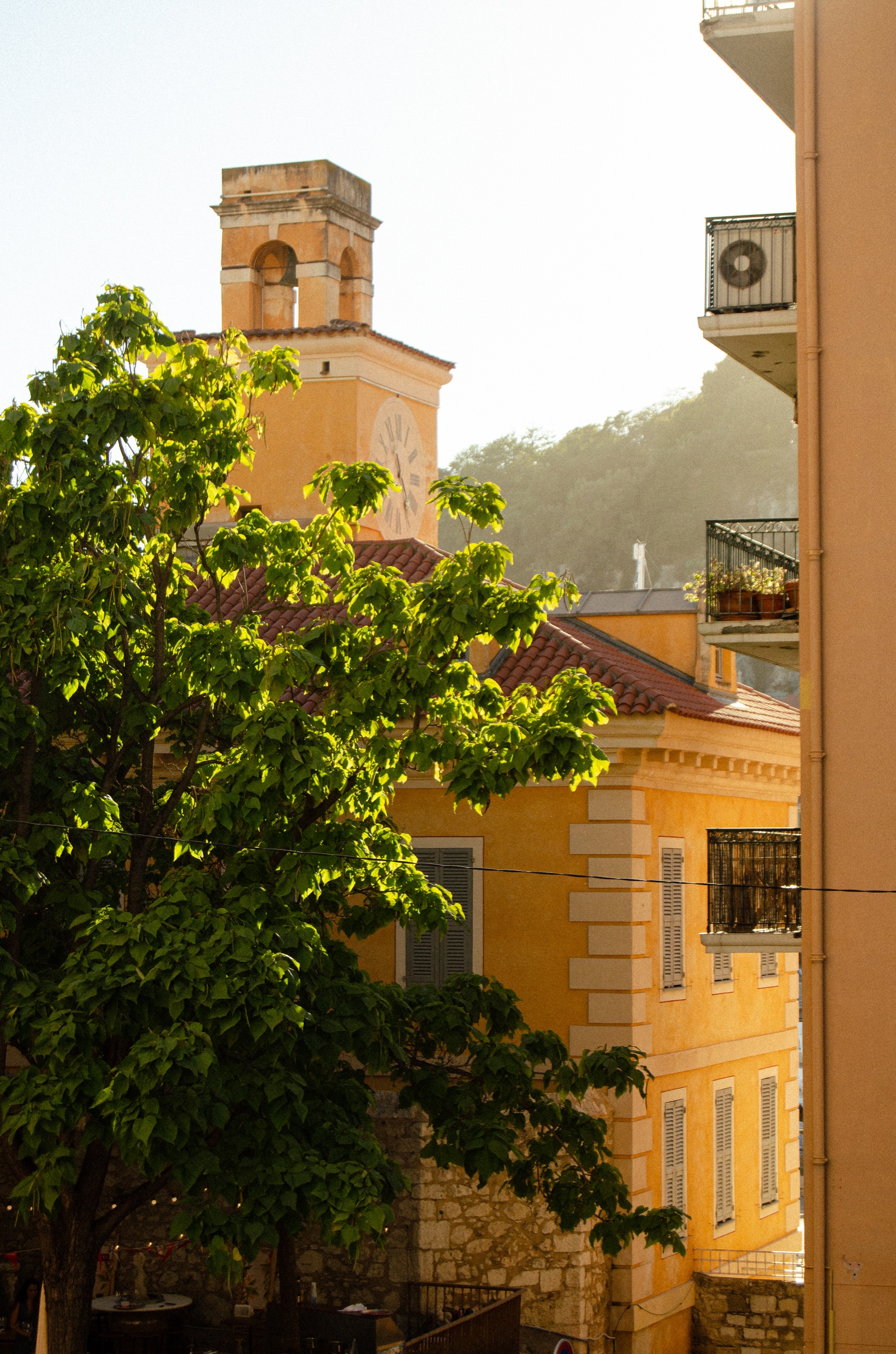 Clocher et lumière du vieux Nice