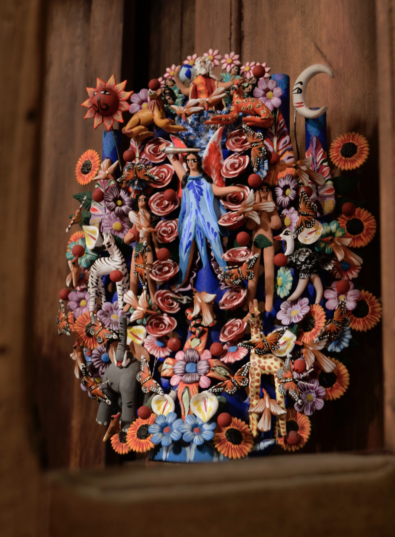 Pièce artisanale mexicaine fleurie en bois