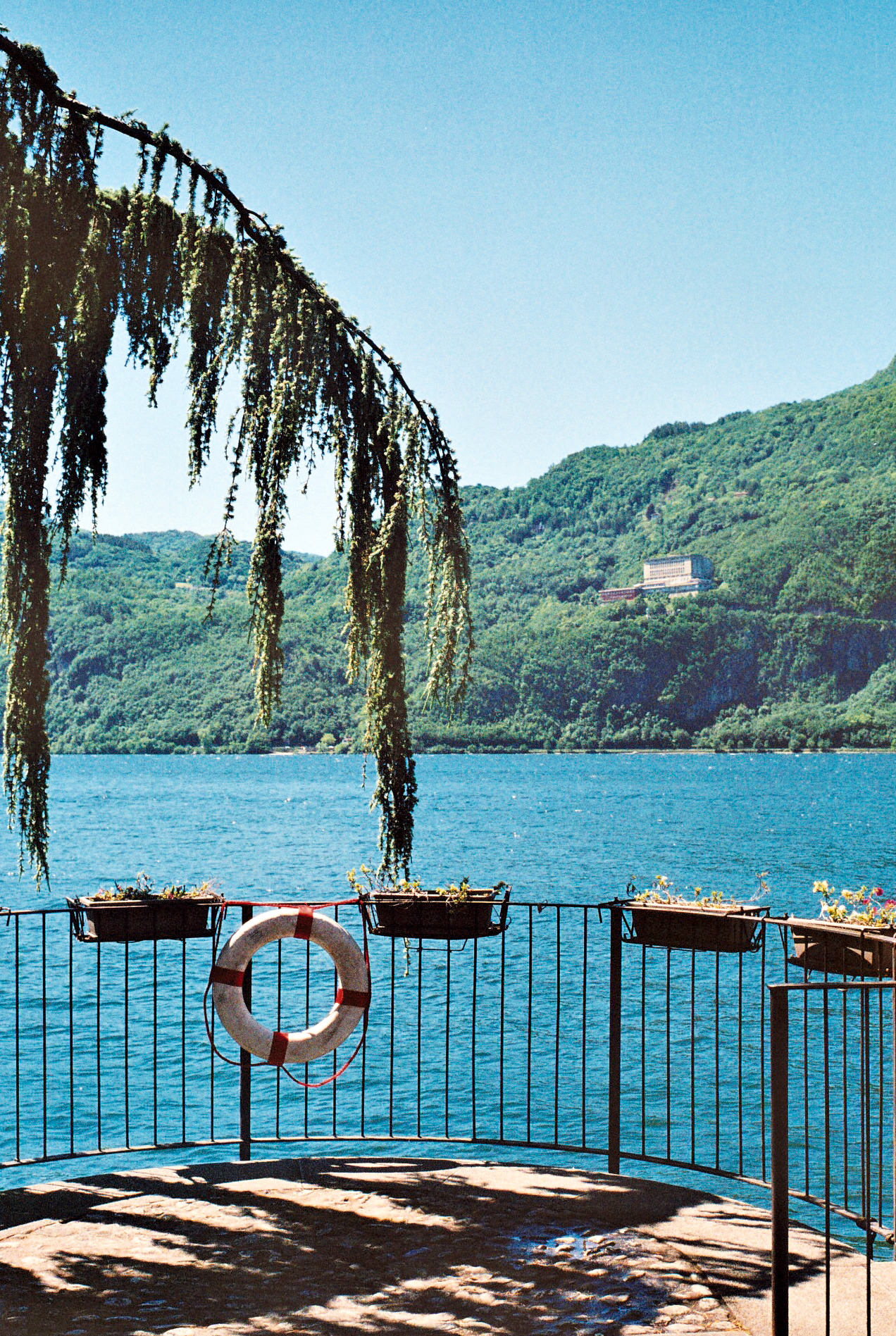 Vue de lac en Italie